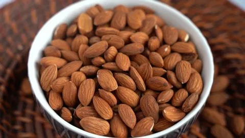 خرید جدید ترین انواع بادام درختی عمده